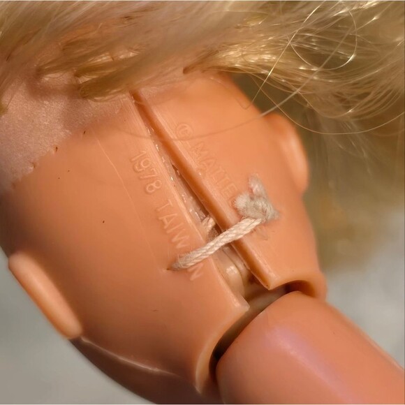 Vintage 1978 Mattel Kissing Barbie Doll - Picture 8 of 9